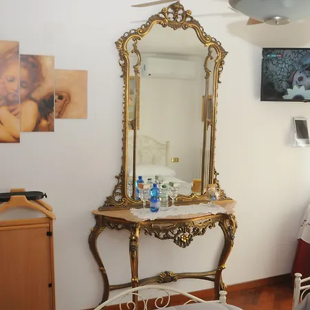 La Casa Di Luna Bed & Breakfast 4*