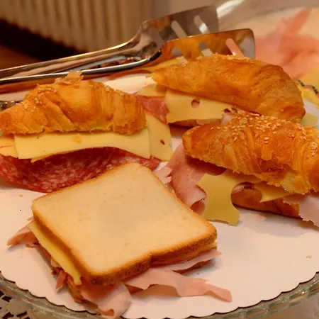 La Casa Di Luna Bed & Breakfast 4*