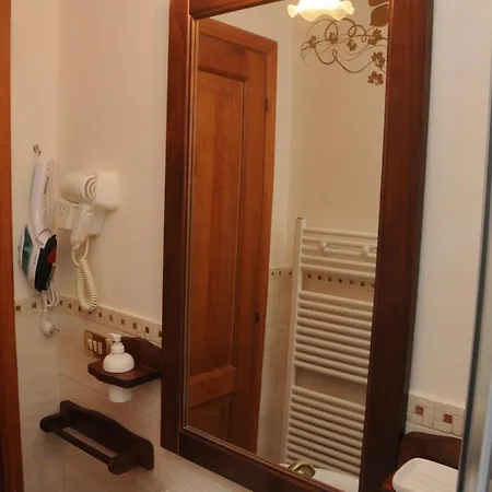 La Casa Di Luna Bed & Breakfast 4*