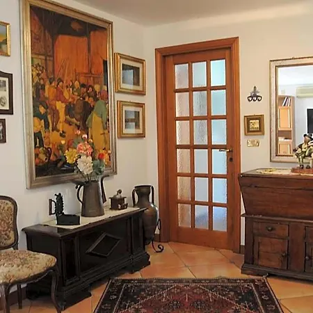 La Casa Di Luna Bed & Breakfast 4*