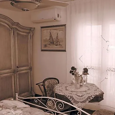 La Casa Di Luna Bed & Breakfast 4*